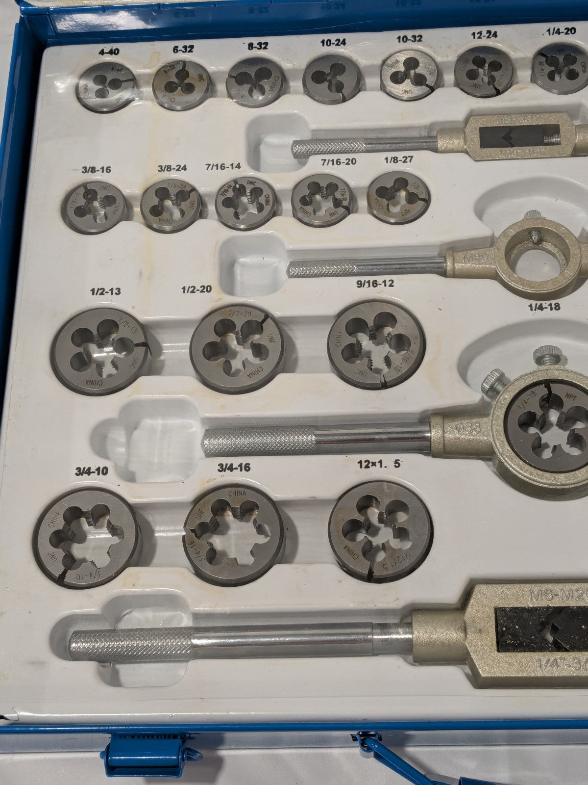 110 Piece Tap & Die Set #4-40 to 3/4-16 Taps NPT, UNC & UNF 03959137