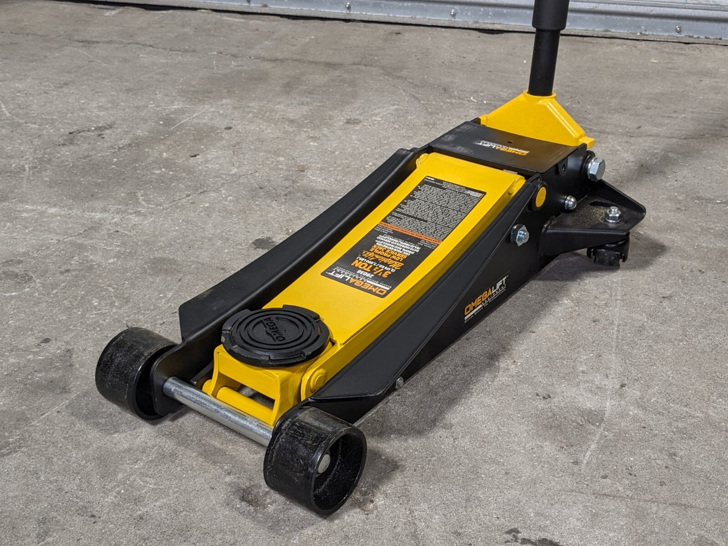 Omega Magic Lift Low Profile Hydraulic Floor Jack 3-1/2 Ton Capacity 29038