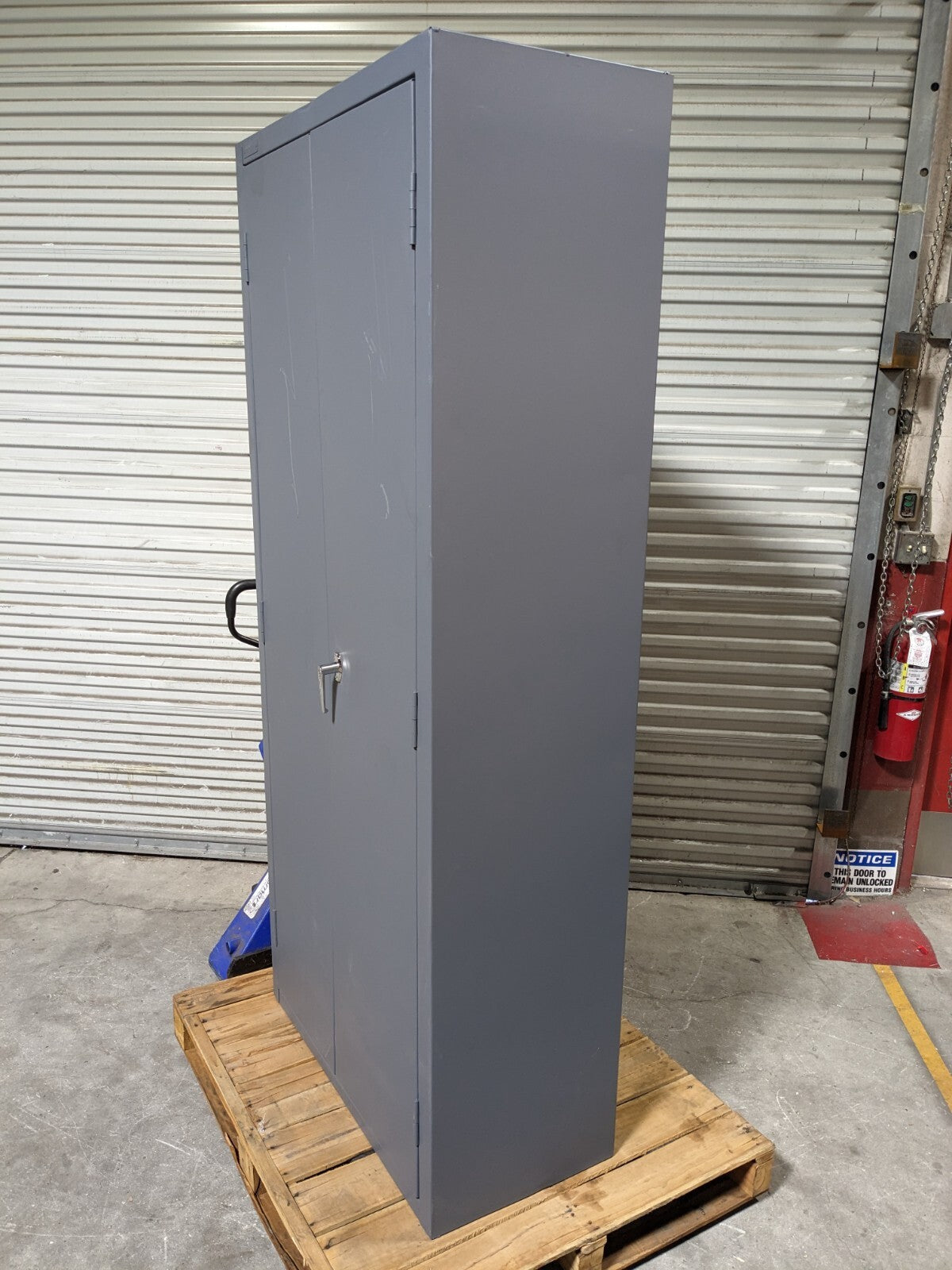 Durham Lockable Storage Cabinet w/ Bins 84" H. x 36" W. x 24" D. 2603-156B-95