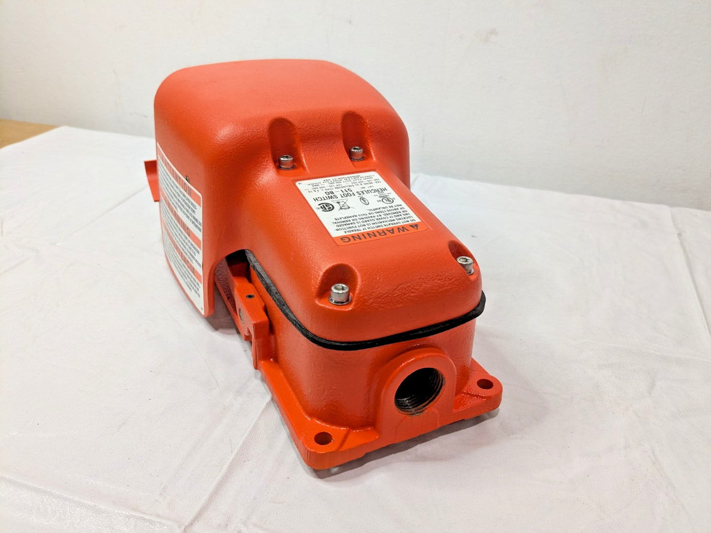 LINEMASTER Electric Foot Switch 1 Treadle 20A 1 hp Momentary (MO) SPDT 511-BG