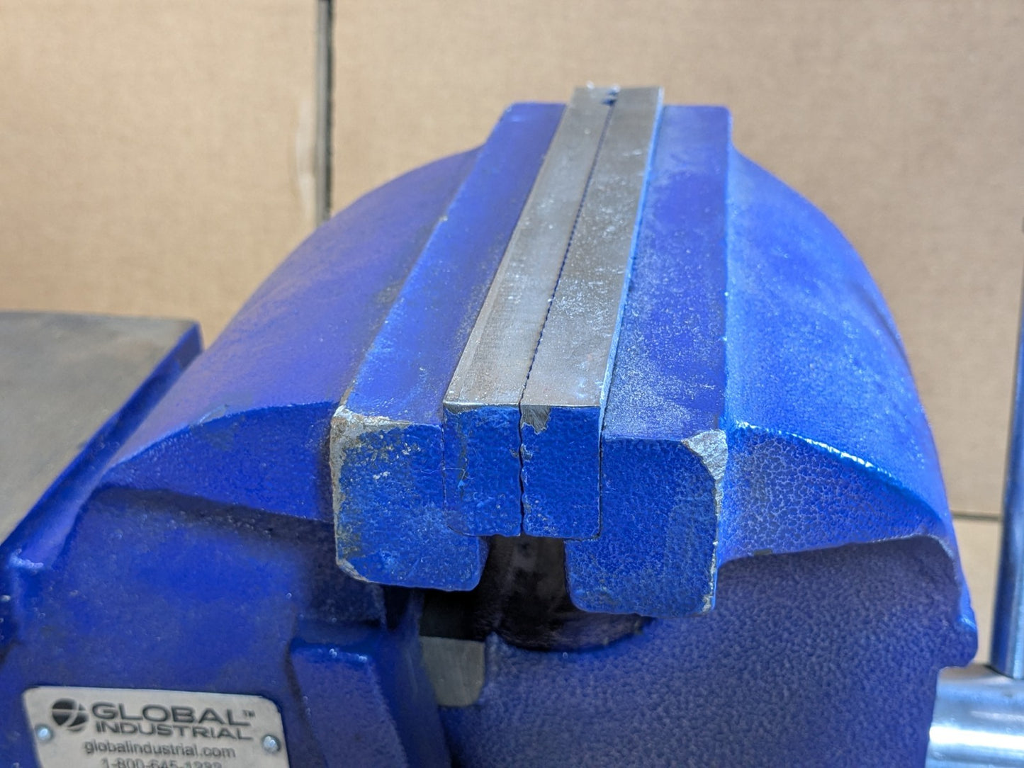 Global Industrial General Purpose Bench Vise w/ Swivel Base 8" Jaw Width