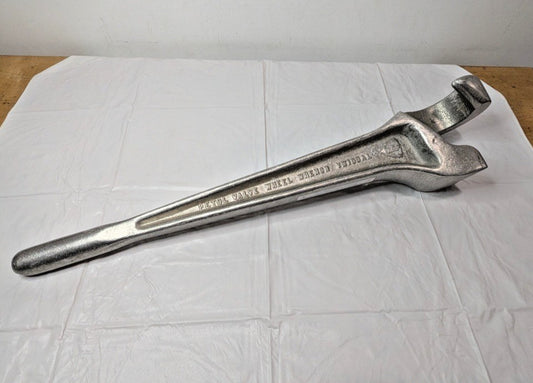 Gearench Aluminum Valve Wheel Wrench Petol 100 Series 2-1/2" Opening VW103AL
