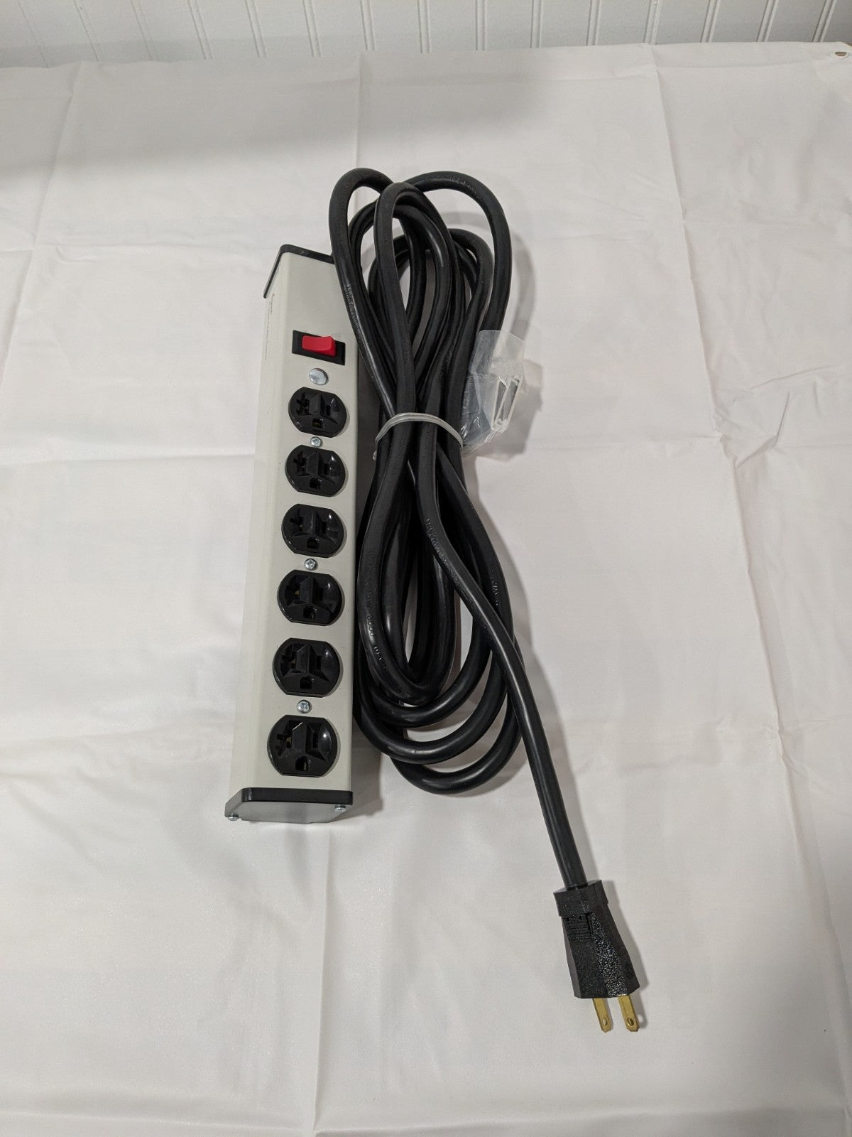 Legrand Multi-Outlet Power Unit 120V 20A 13-1/4"L, 6 Outlets 15' Cord