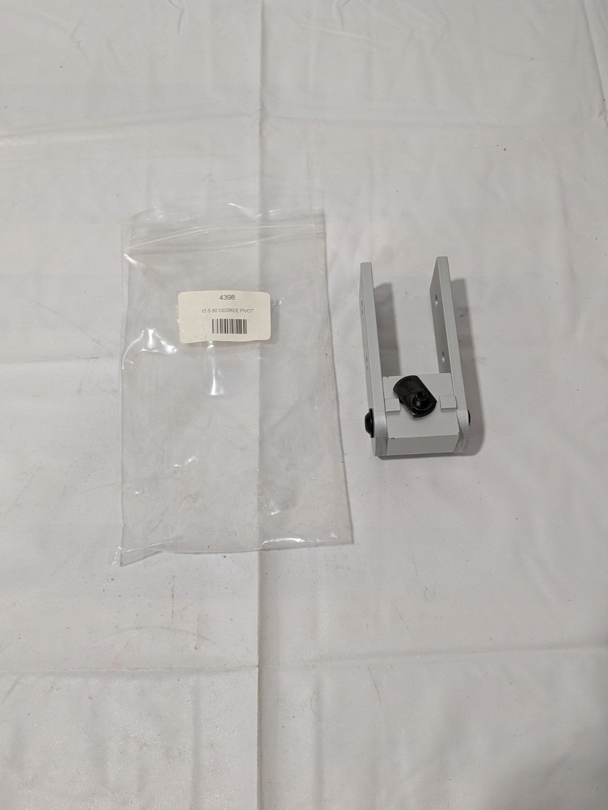 80/20 Inc. Pivot Arm: Use with Series 15 & Bolt Kit 3320 or 3325 4398