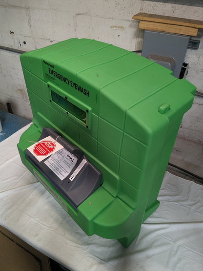 Honeywell Fendall Pure Flow 1000 Emergency Eyewash Station 7 Gallon 0.4 GPM