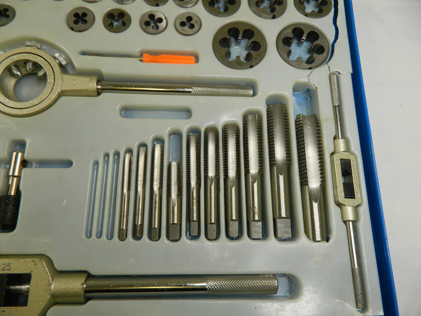 Interstate #4-40 to 1-14 Tap, NPT, UNC, UNF, Tap and Die Set INCOMPLETE CCT1569