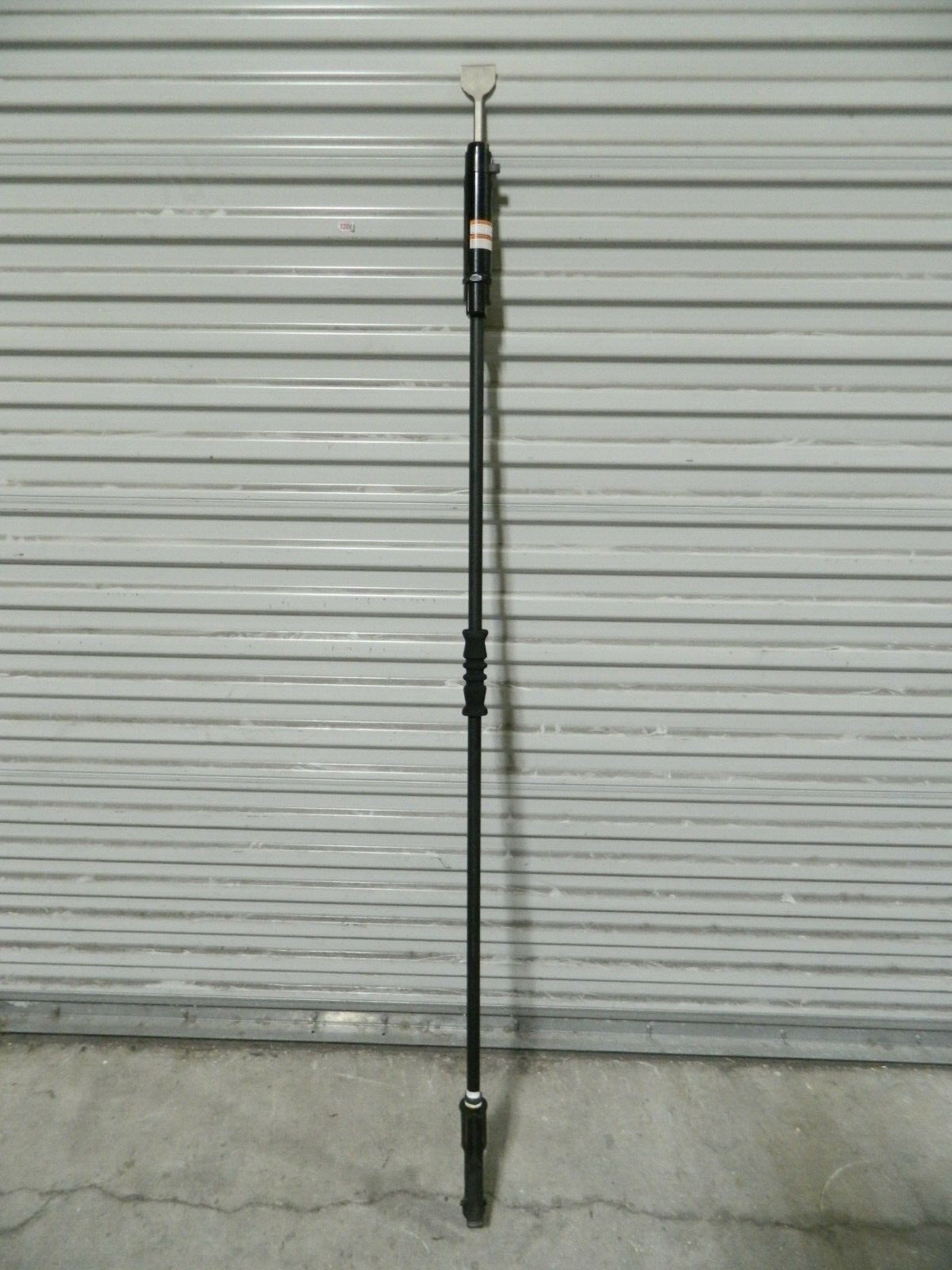 UNIVERSAL TOOL Pneumatic Scaling Hammer 4,600 BPM 1-1/8" Long Stroke UT8630