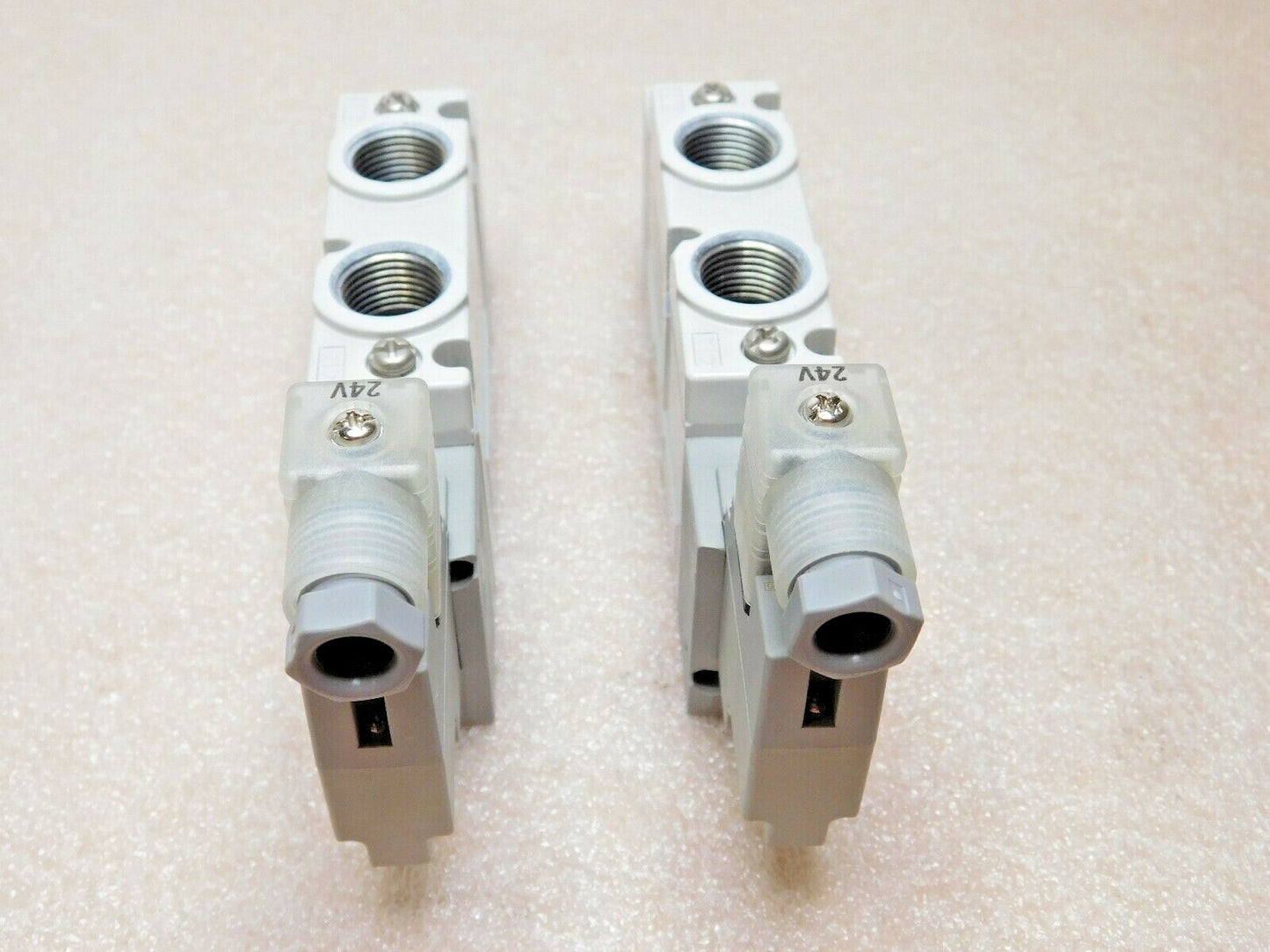 SMC 5 Port Rubber Seal Solenoid Valves QTY 2 SY9120-5DZE-03