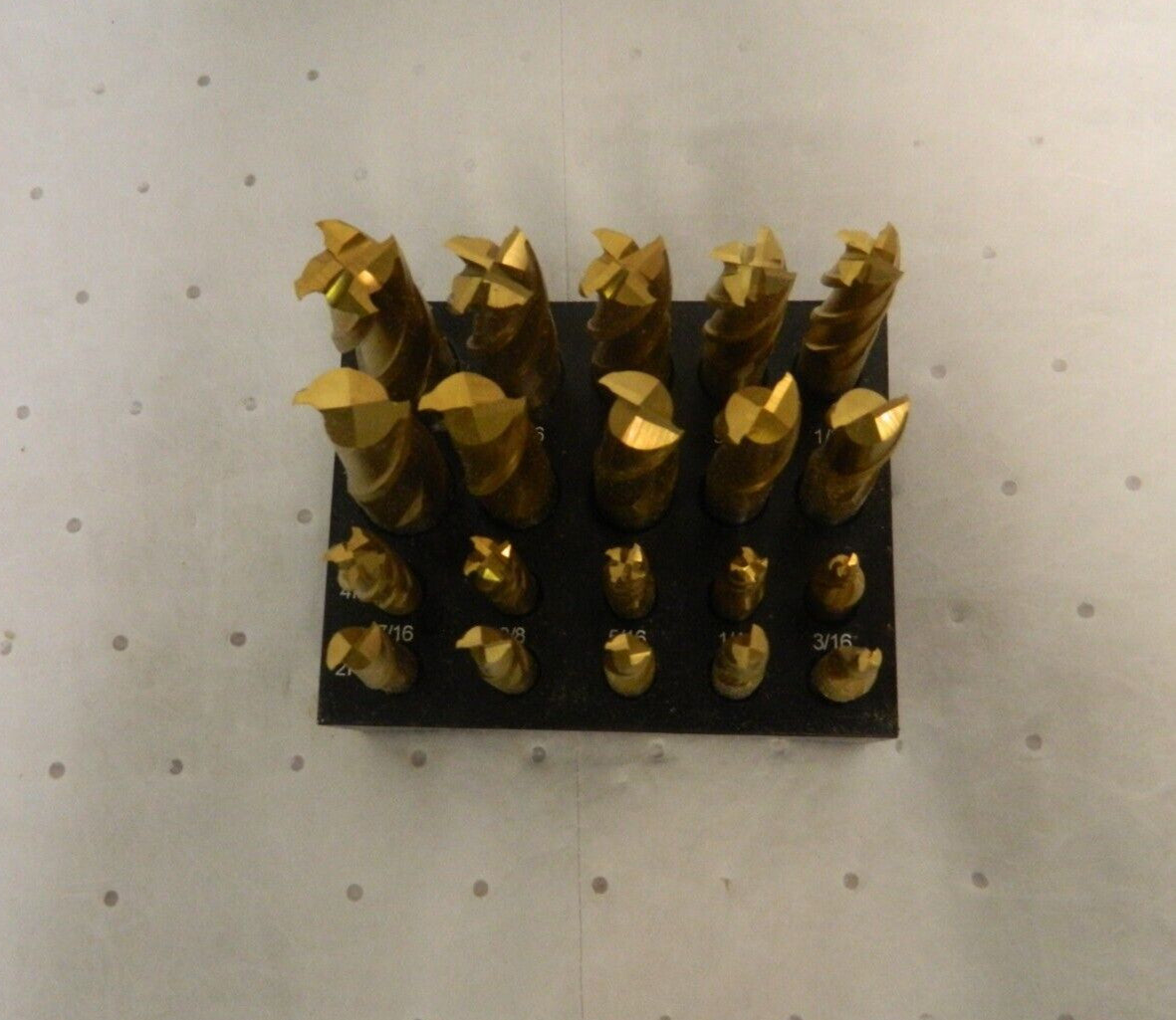 Pro 3/16" to 3/4" 2 and 4 Flute 20 Piece Square End Mill Set 320-0000