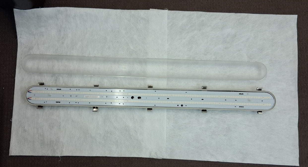 Sylvania Hazardous Location Light Fixture 120 to 277 Volt 40 Watt LED 74377