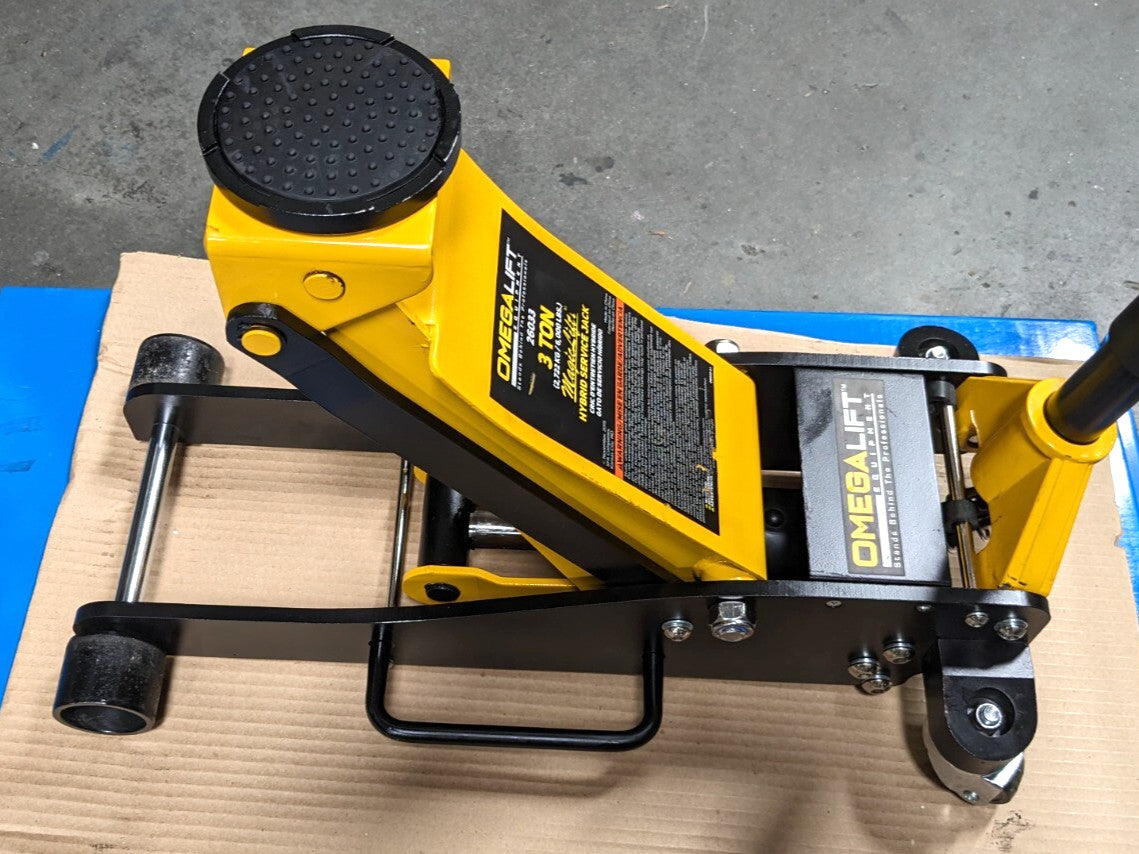 OMEGA LIFT EQUIPMENT 3 Ton  Service Floor Jack  3-7/8" - 18-15/16"  26033