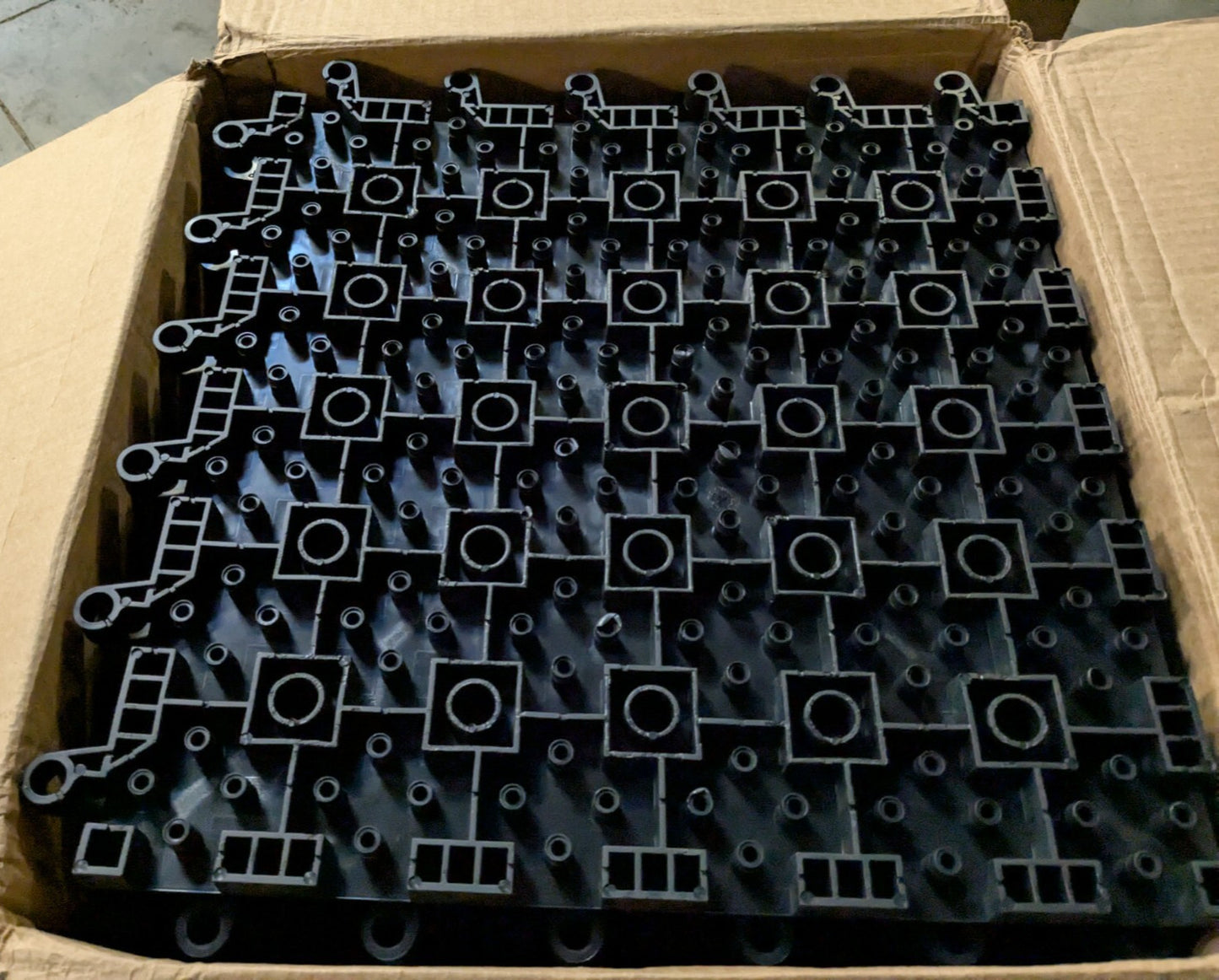 CASE of 10 Wearwell ErgoDeck Modular Anti-Fatigue Mat Black 566.78x18x18BK-CS10