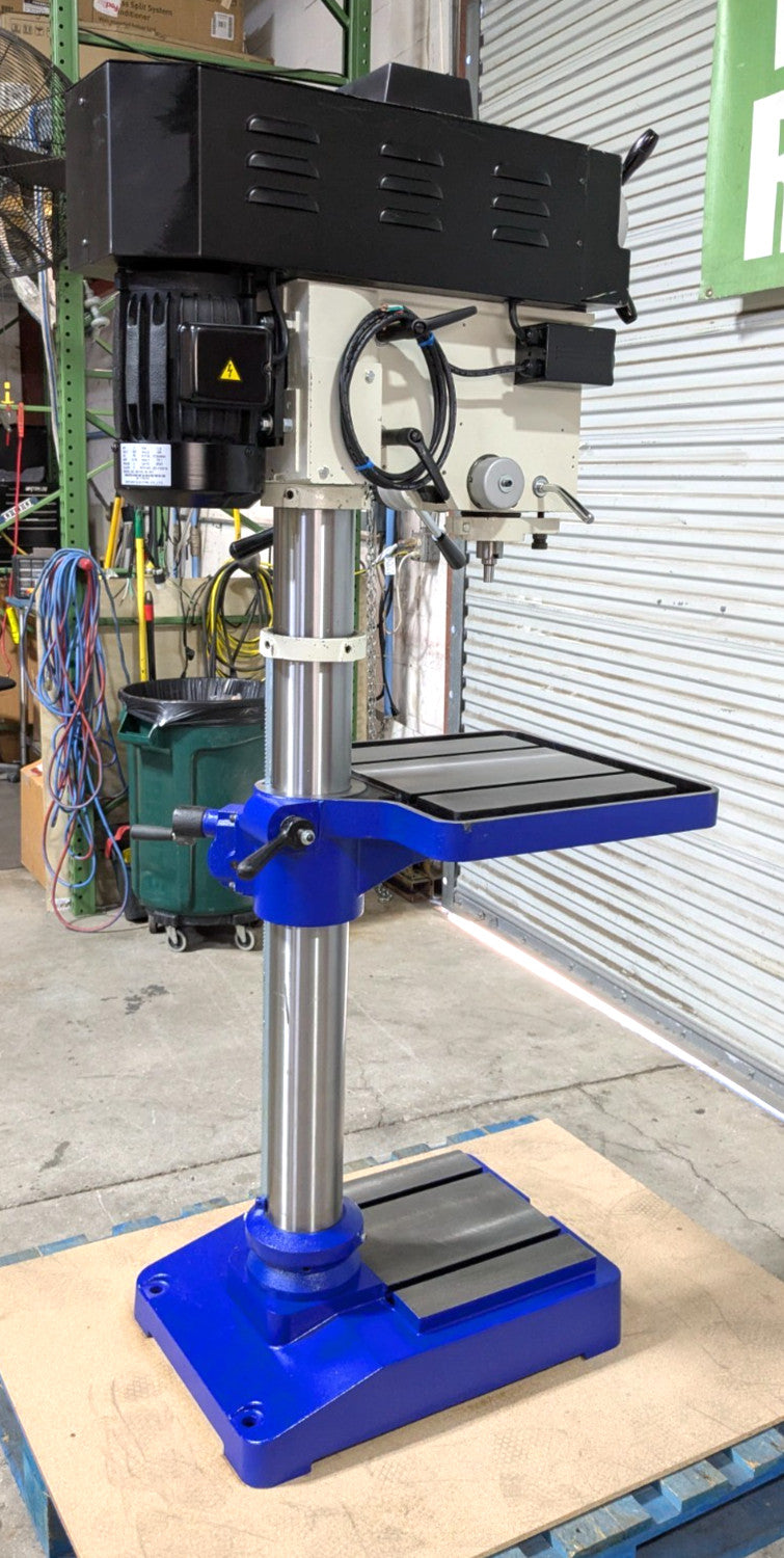Vectrax Mill / Drill  20" Swing  2hp 220V 3ph 3MT RF-401V/3VTX  *Scratch & Dent*