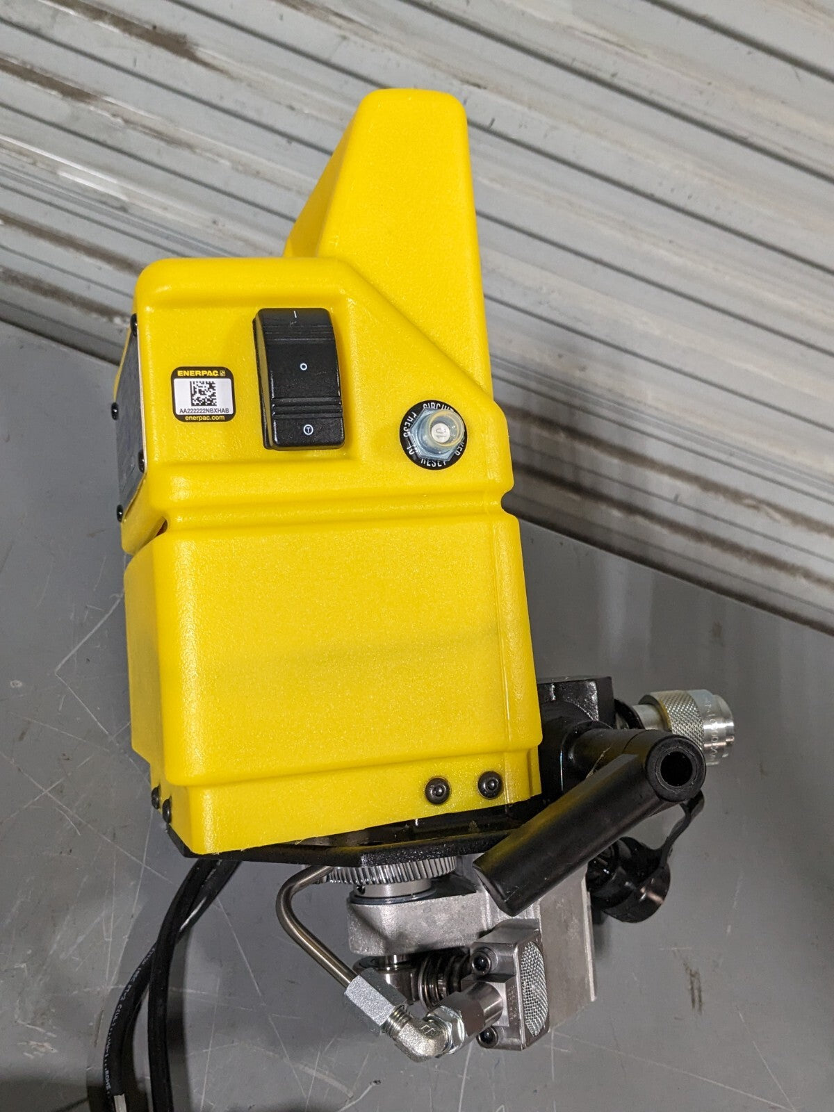 Enerpac Electric Hydraulic Pump 3-Way 2-Pos Valve 10000 PSI 115v PUJ1201B Damage