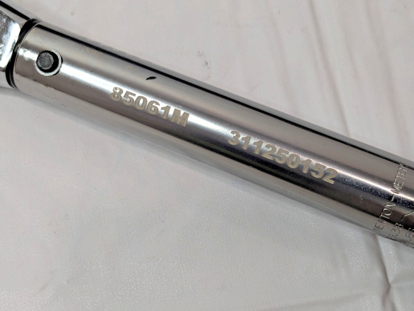 GEARWRENCH Micrometer Torque Wrench 3/8" DR 30"-250" Lb Max 85061M
