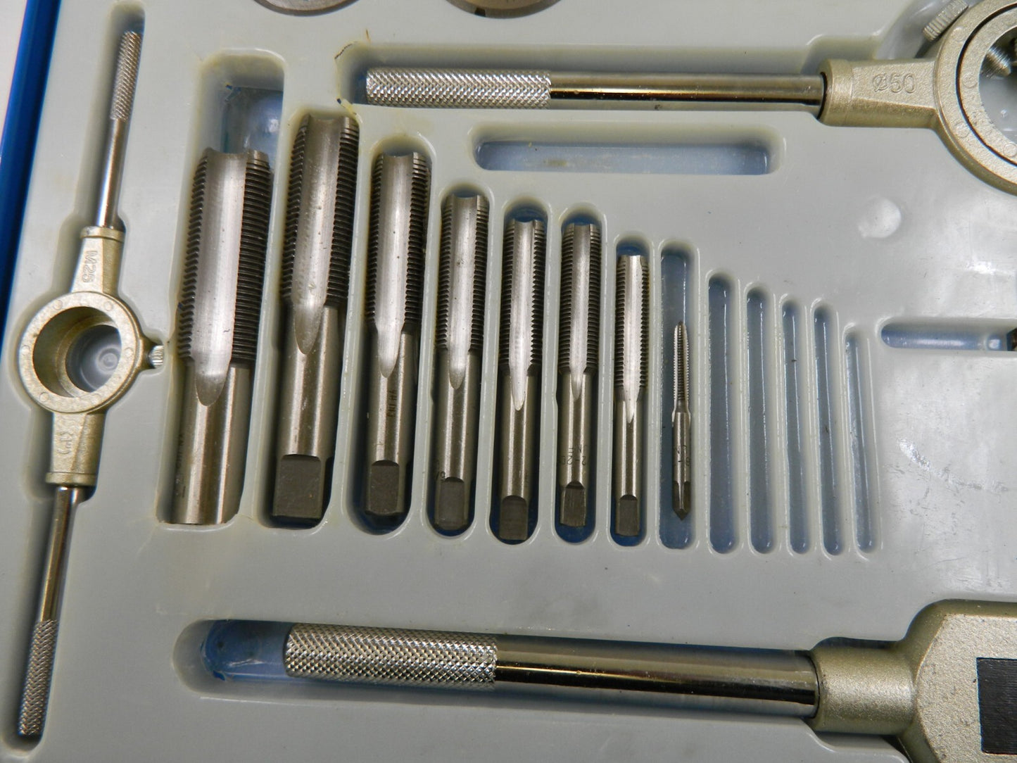 Interstate #4-40 to 1-14 Tap, NPT, UNC, UNF, Tap and Die Set INCOMPLETE CCT1569
