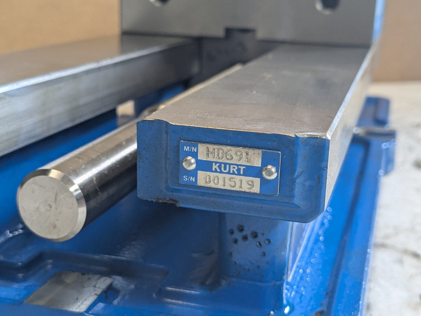 Kurt Manual Reverse Machine Vise 6" Jaw Width 9" Opening Capacity HD691