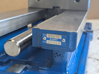 Kurt Manual Reverse Machine Vise 6" Jaw Width 9" Opening Capacity HD691