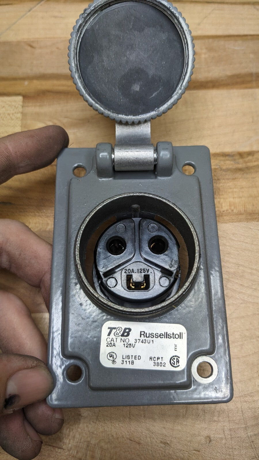Thomas&amp;Betts RussellStoll 3743U1 125V 20A 2W/3P Receptacle Outlet FS/FD