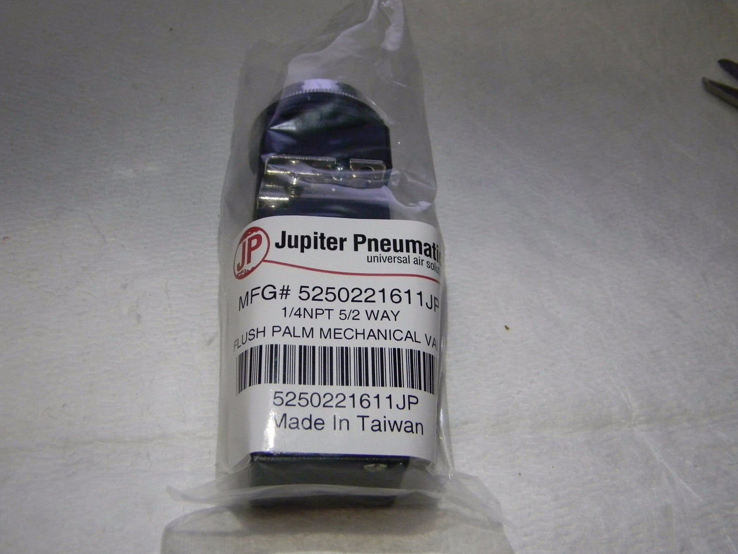 Jupiter Pneumatics Flush Palm Mechanical Valve 1/4" NPT 5/2 Way 5250221611J