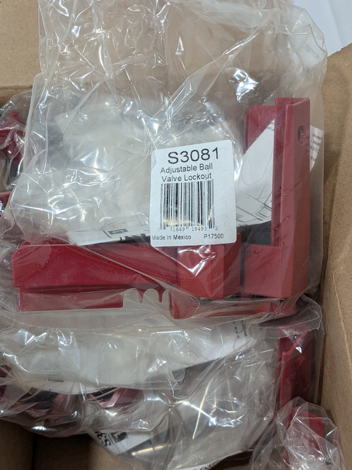 Master Lock Pneumatic Lockout: 4 Padlocks Max Box of 6 S3081