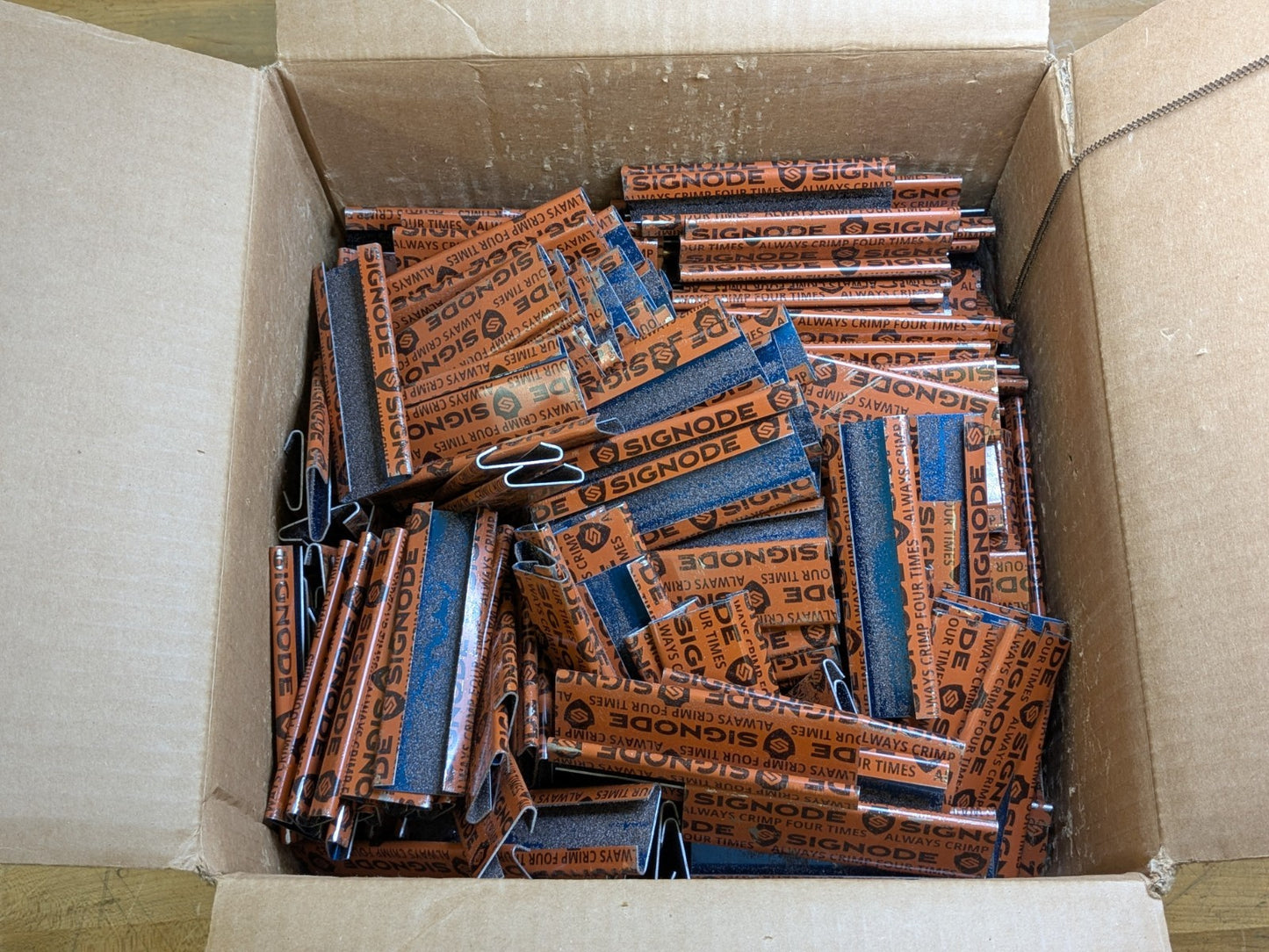 Lot of 500 Signode Steel Strapping Seals w/ Sandpaper Bottom 4-3/4" x 1-1/4