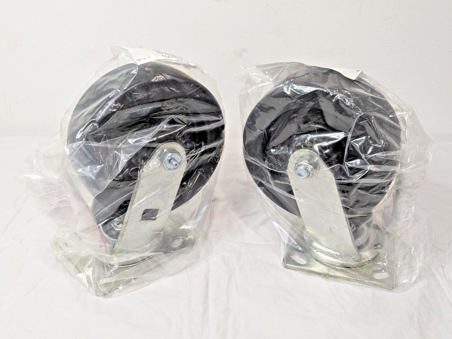 Swivel Top Plate Casters Polyolefin 6" X 2" X 7-1/2" 800 Lb Cap Q