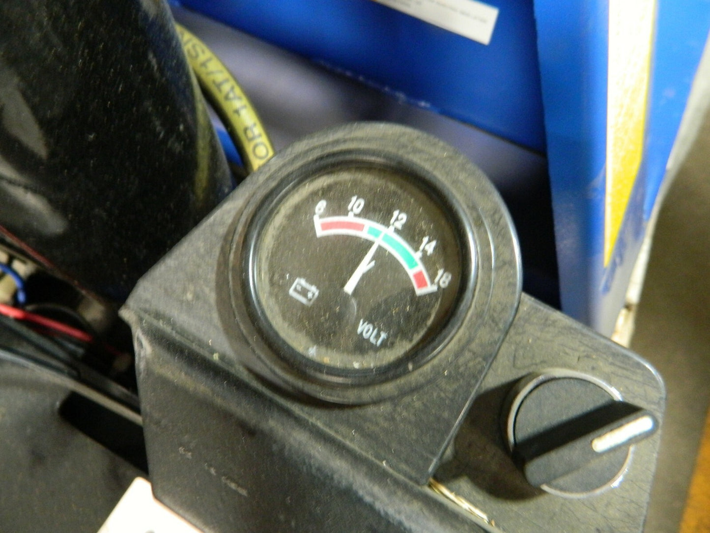 WorkSmart Battery Operated Scissor Lift 3000 lb Capacity WS-MH-LFTB1-115