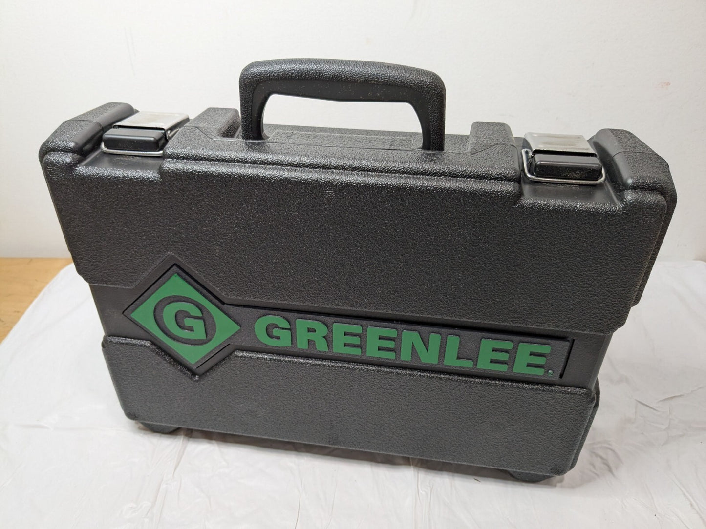 Greenlee Quick Draw 8-Ton Hydraulic Knockout Kit w/SlugBuster 1/2" to 2" 7806SB