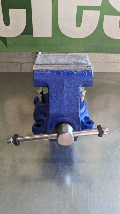 GIBRALTAR Bench & Pipe Combo Vise 5.5 Width 6 Opening 1/8 to 3 Pipe Cap