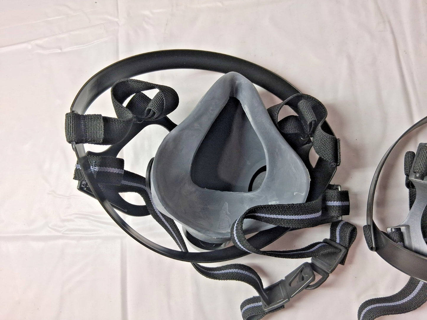 North Half Facepiece Respirator 2PK Elastomer Threaded Size Small 550030S