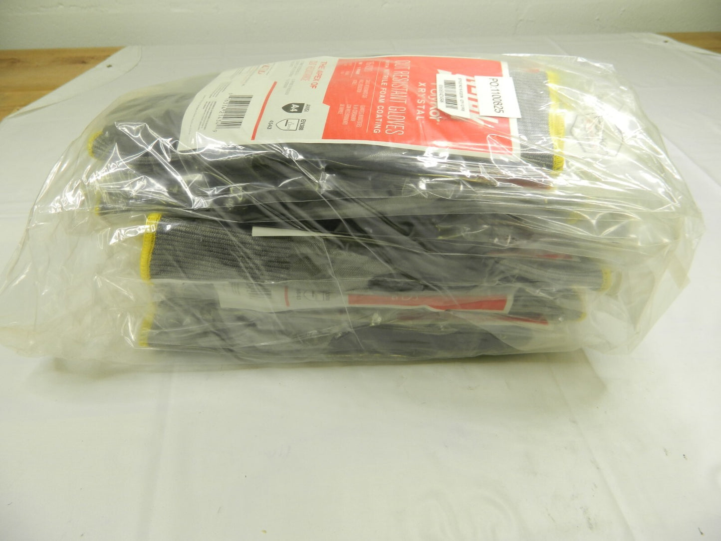 PIP G-Tek PolyKor Xrystal Seamless Knit PolyKo Seamless Glove Qty 12 16-X320/M