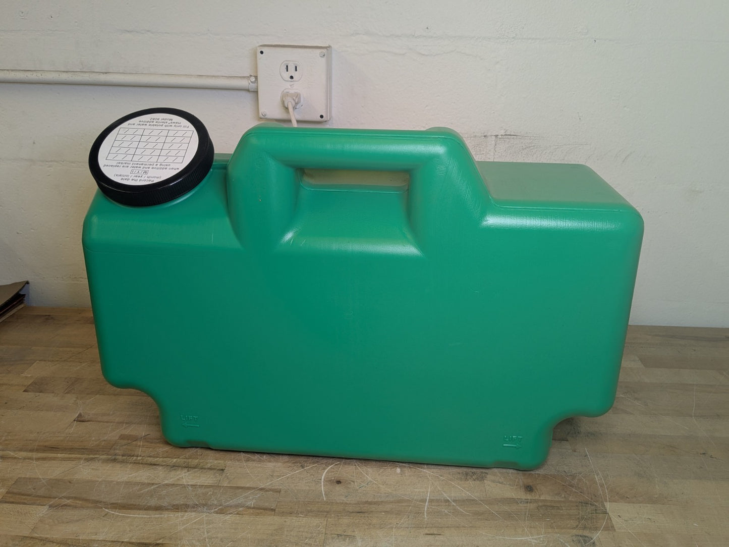 Haws Portable Gravity-Fed Eyewash Station 9 Gallon Capacity 16000