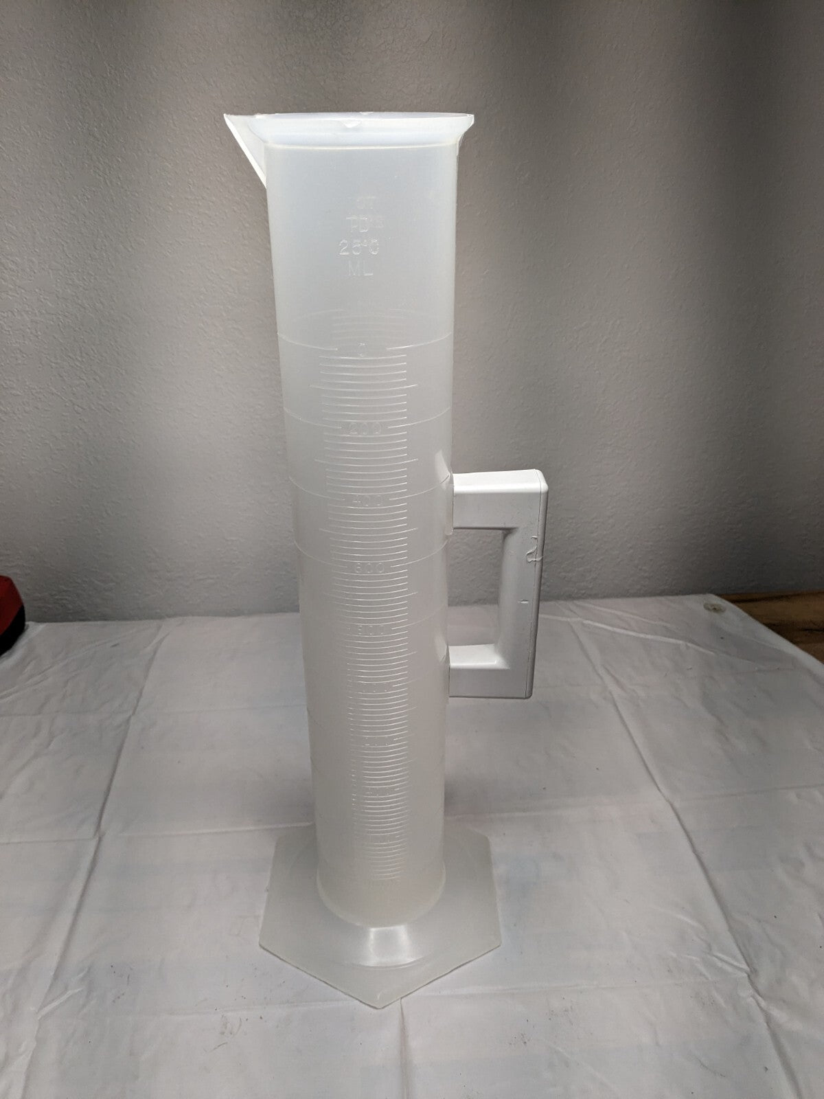 BEL-ART  2,000 ml Polypropylene Graduated Cylinder F28461-2000