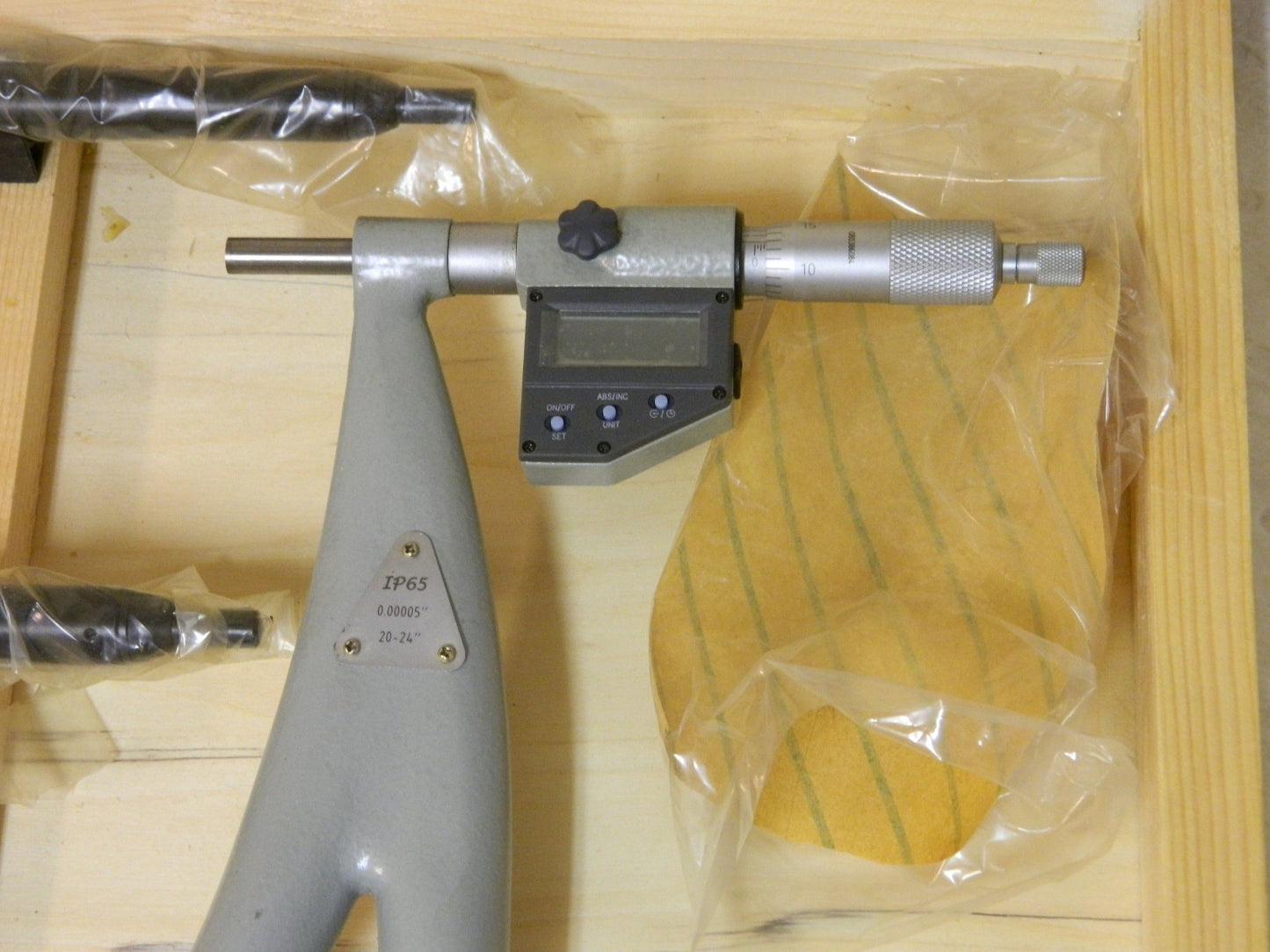 SPI Outside Micrometer Set w/ Interchangeable Anvil 20" - 24" Range 13-494-0