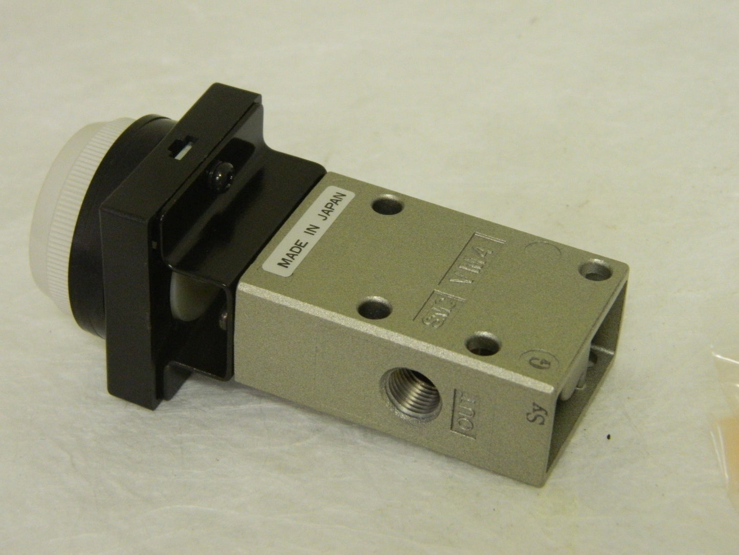 SMC 4 Way Mechanical Accuator 0.55 CV Rate 1/8" NPT Inlet 5 Port NVZM450-N0