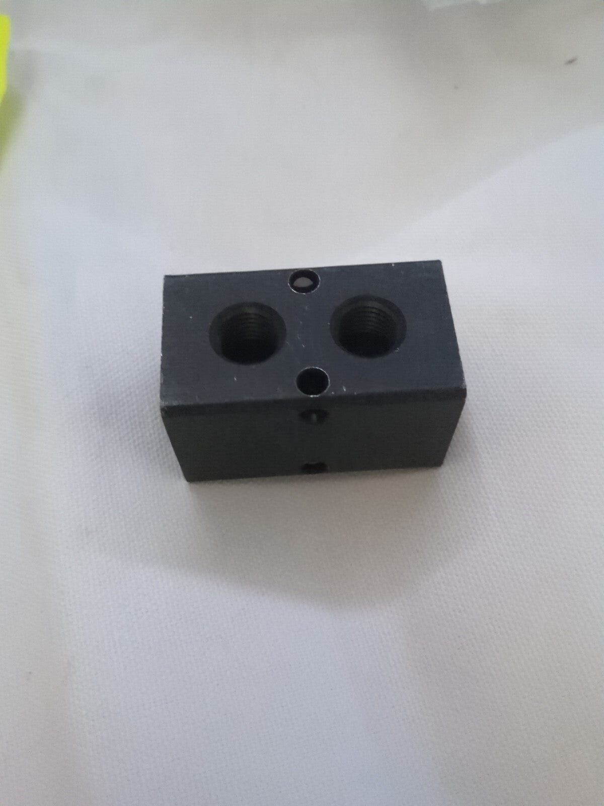 Manifold: 3/8" Inlet, 1/4" Outlet, 2 Inlet Ports 2 Outlet Ports PCM20-250-02B