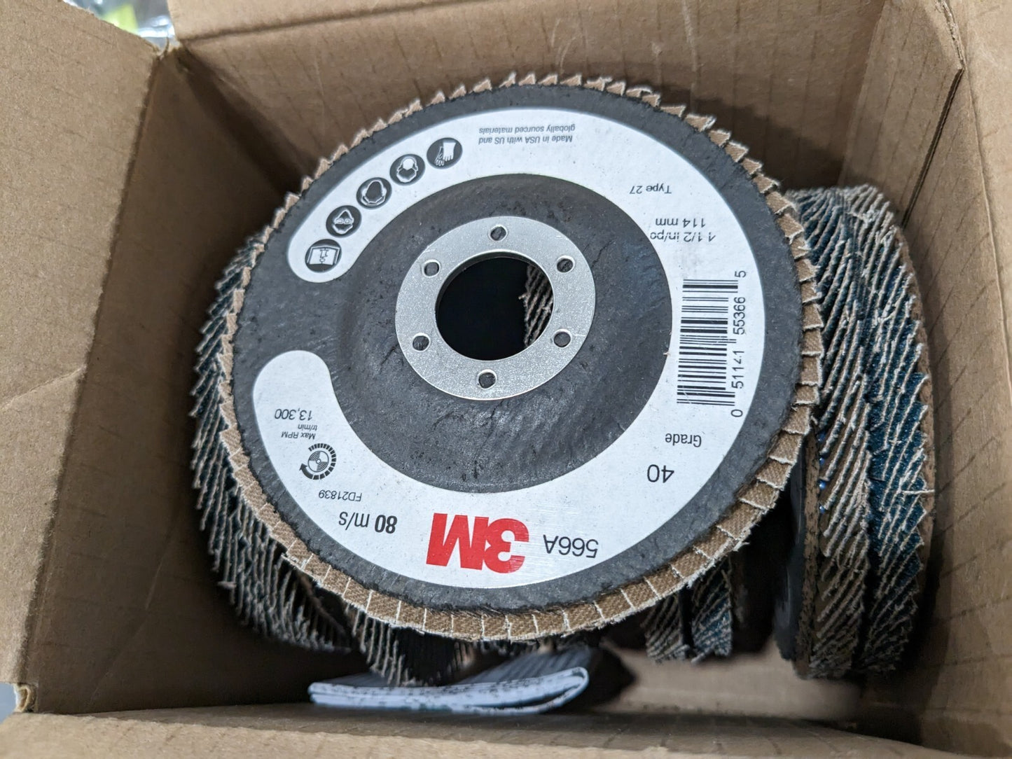 3M 4-1/2" x 7/8" 40 Grit 566A T27 Flap Disc Pack of 10 7000148170