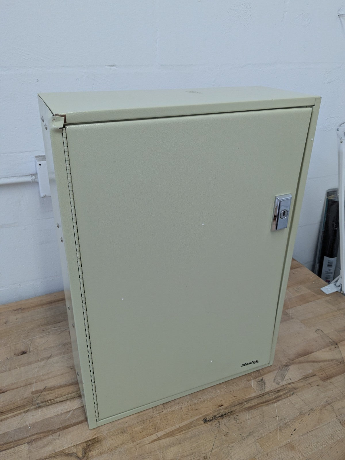 Master Lock Steel Lockable Key Storage Cabinet 25" x 18" x 7" Scr