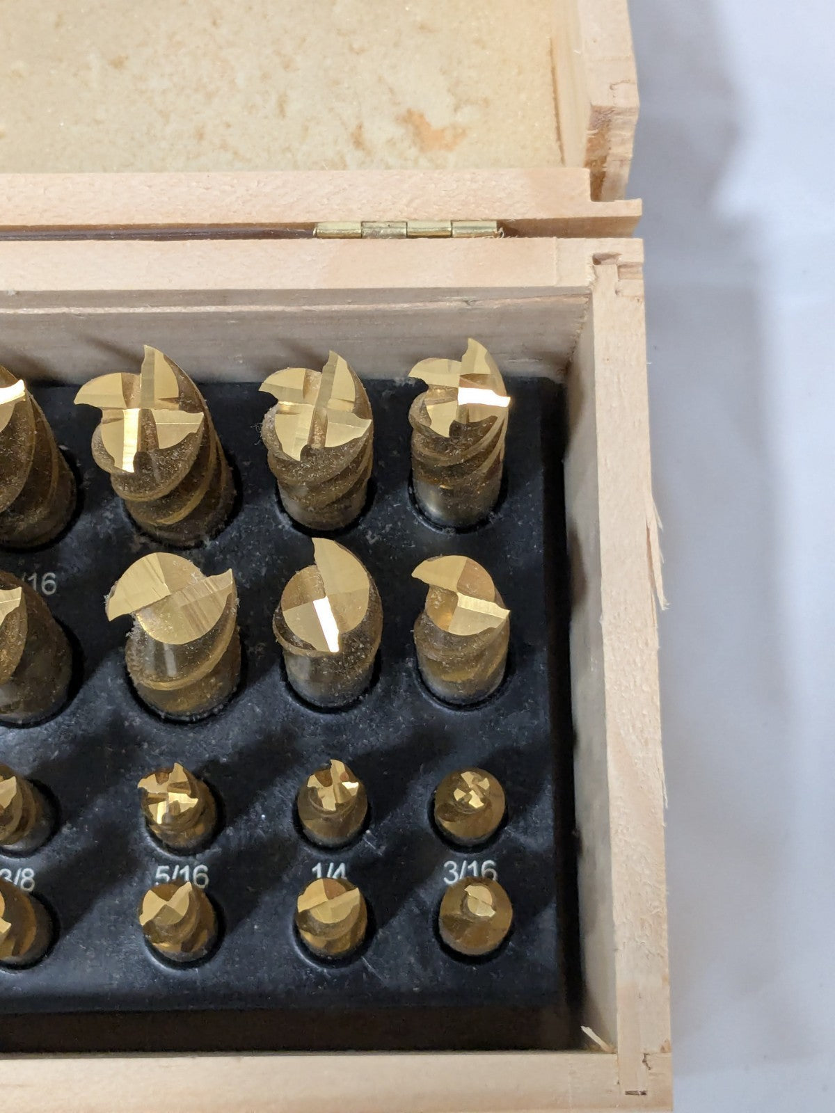 MHC 20 Pc Square End Mill Set 3/16" to 3/4", 2 & 4 Flute 320-0000 DAMAGED CASE