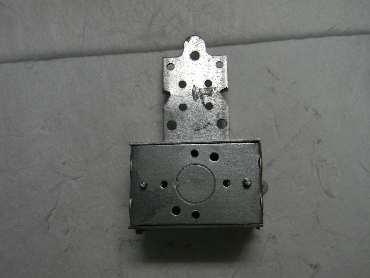 Cooper Crouse-Hinds 1/2" KO 1/2" F Bracket Switch box  QTY 5 TP123