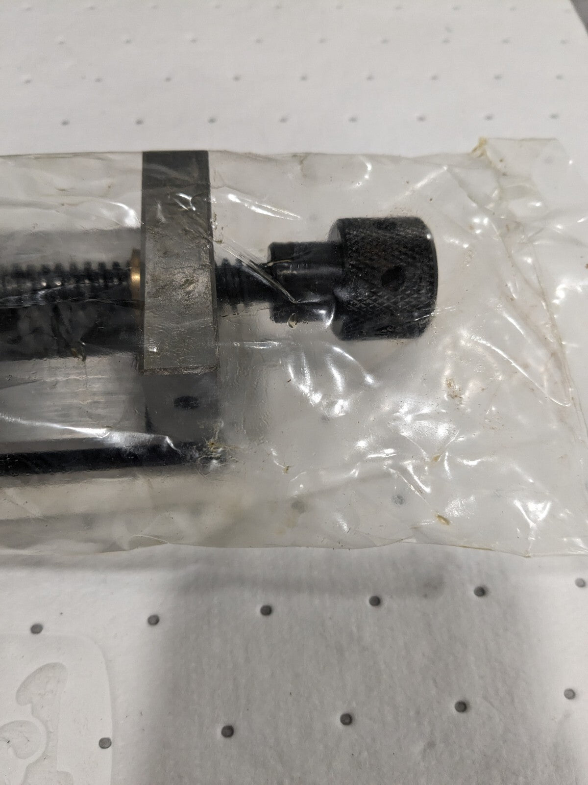 Toolmaker's Vise 2-3/8" Jaw Width 2-1/8" Jaw Opening Cap 428-9024