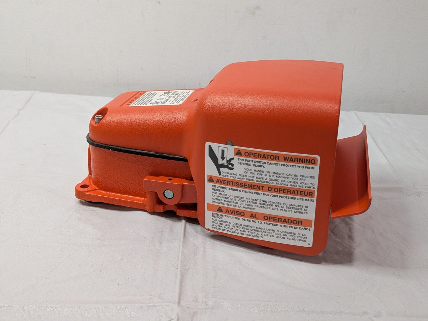 LINEMASTER Electric Foot Switch 1 Treadle 20A 1 hp Momentary (MO) SPDT 511-BG