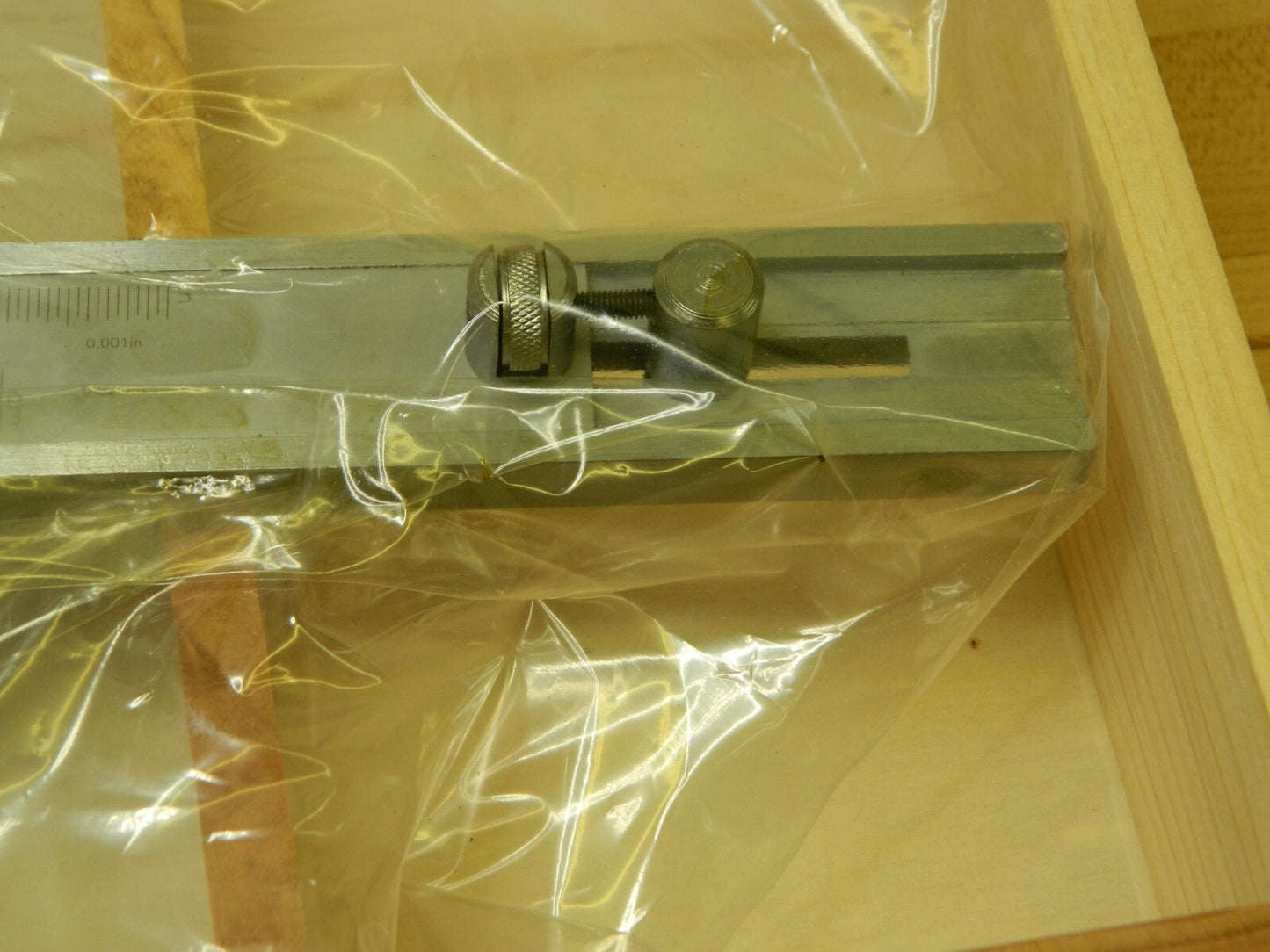 Vernier Height Gage 0 to 18 In Measurement 0.001 In Graduation 622-8518