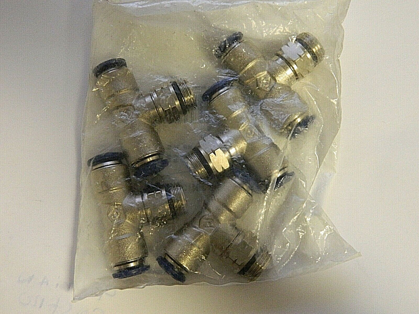 JP  3/8" Outside Diam 1/4 Universal Push to Connect Male Swivel Branch Tee