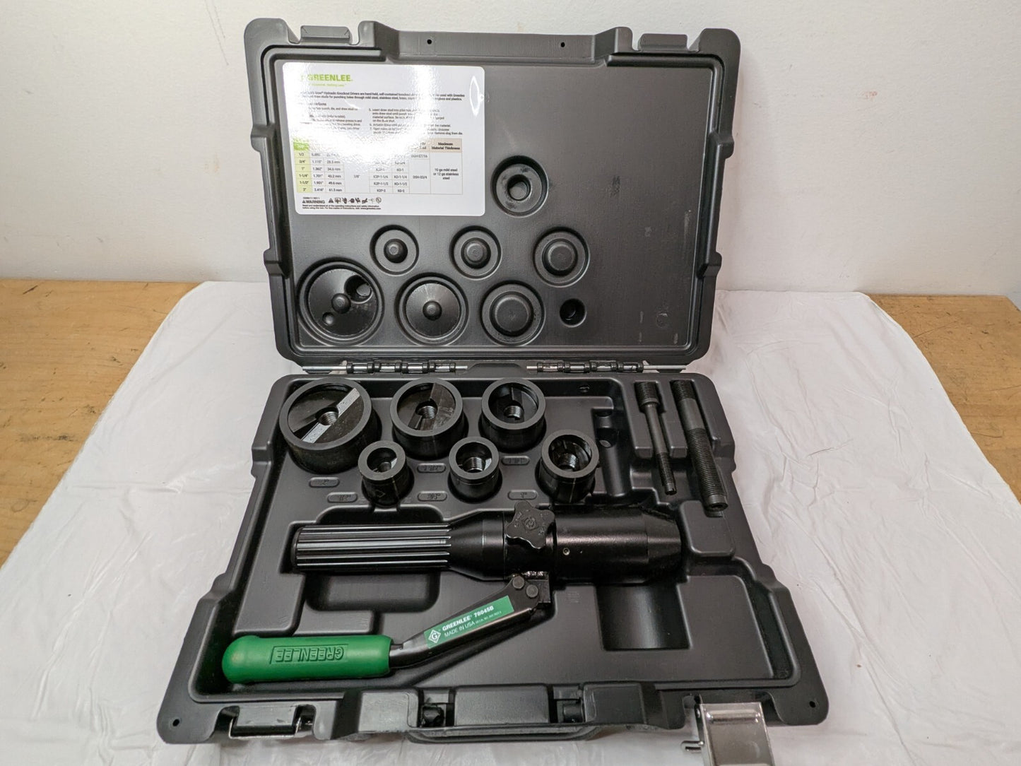Greenlee Quick Draw 8-Ton Hydraulic Knockout Kit w/SlugBuster 1/2" to 2" 7806SB