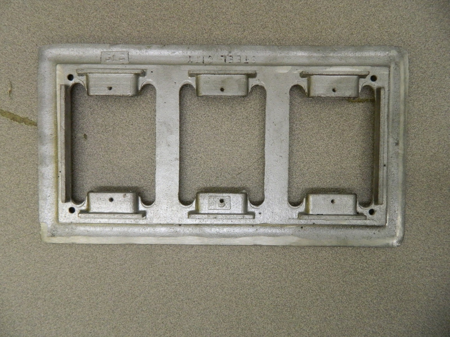 Thomas &amp; Betts Carpet Plate for Floor Boxes 3-Gang 10-5/8" x6-1/8"