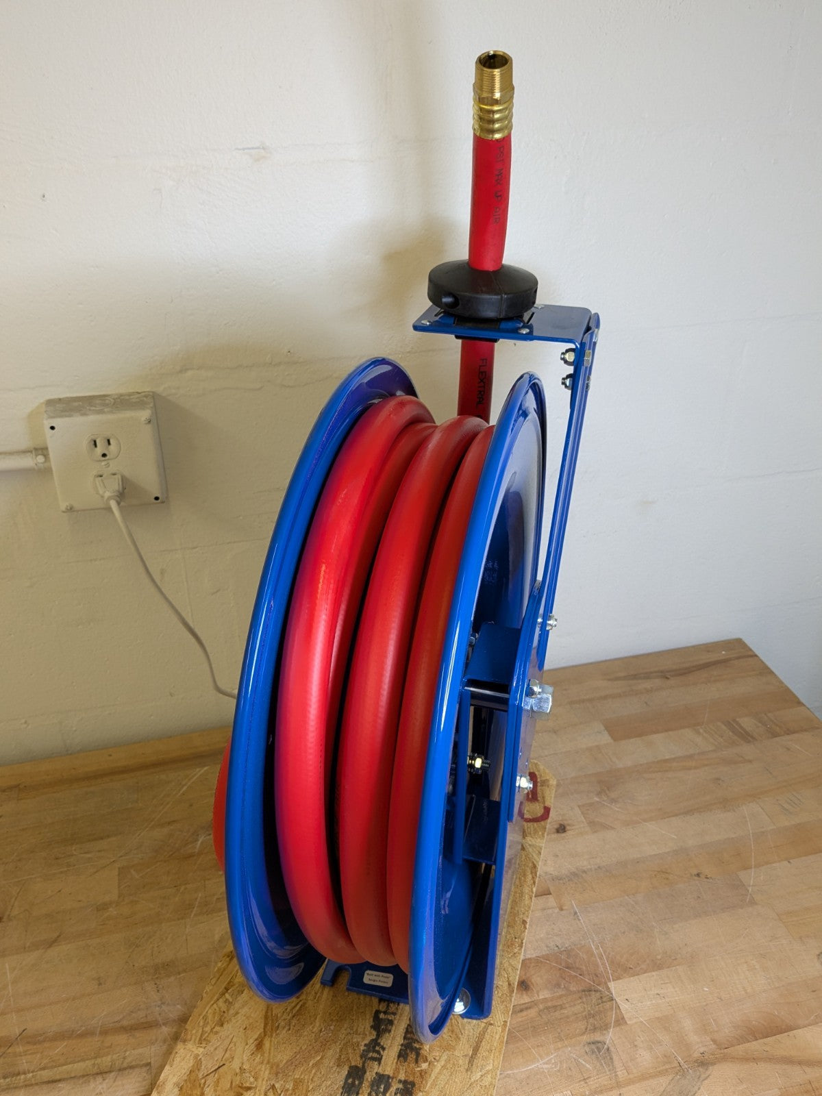 CoxReels Spring Retractable Hose Reel 25 Ft. x 3/4 In. 300 PSI Max. EZ-SH-525