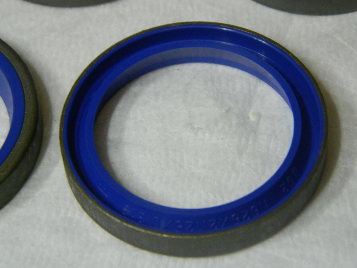 Worksmart Metal & Nitrile Can Wiper 1-5/8" ID 2" OD Qty 5 MCW1625