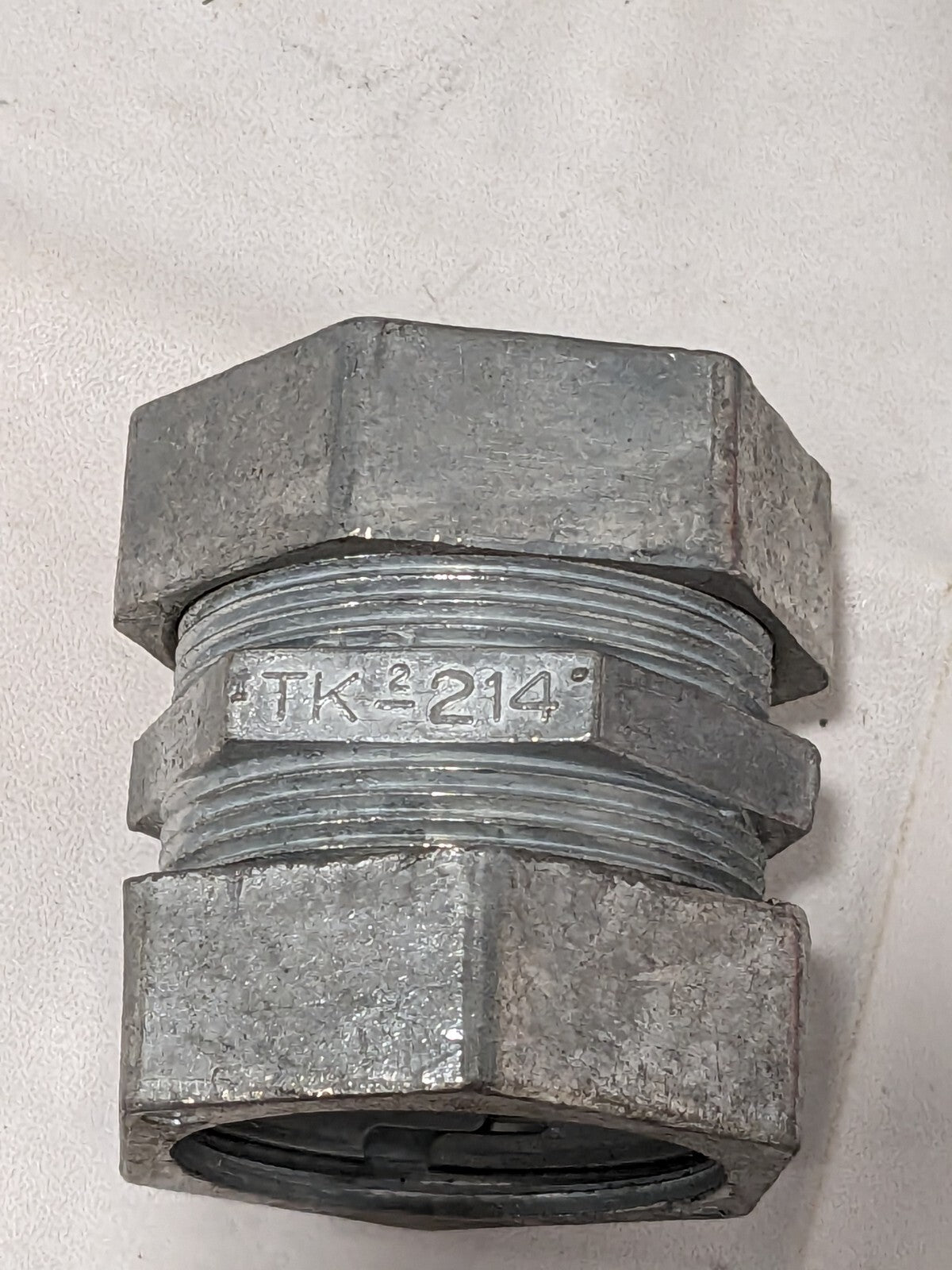 Thomas & Betts SC 1-1/4" EMT Compression Coupling Qty 4 TK 214